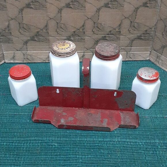 Vintage McKee milk glass set: Salt, Pepper, Sugar, Flour Shakers, Range Shaker - Picture 4 of 4